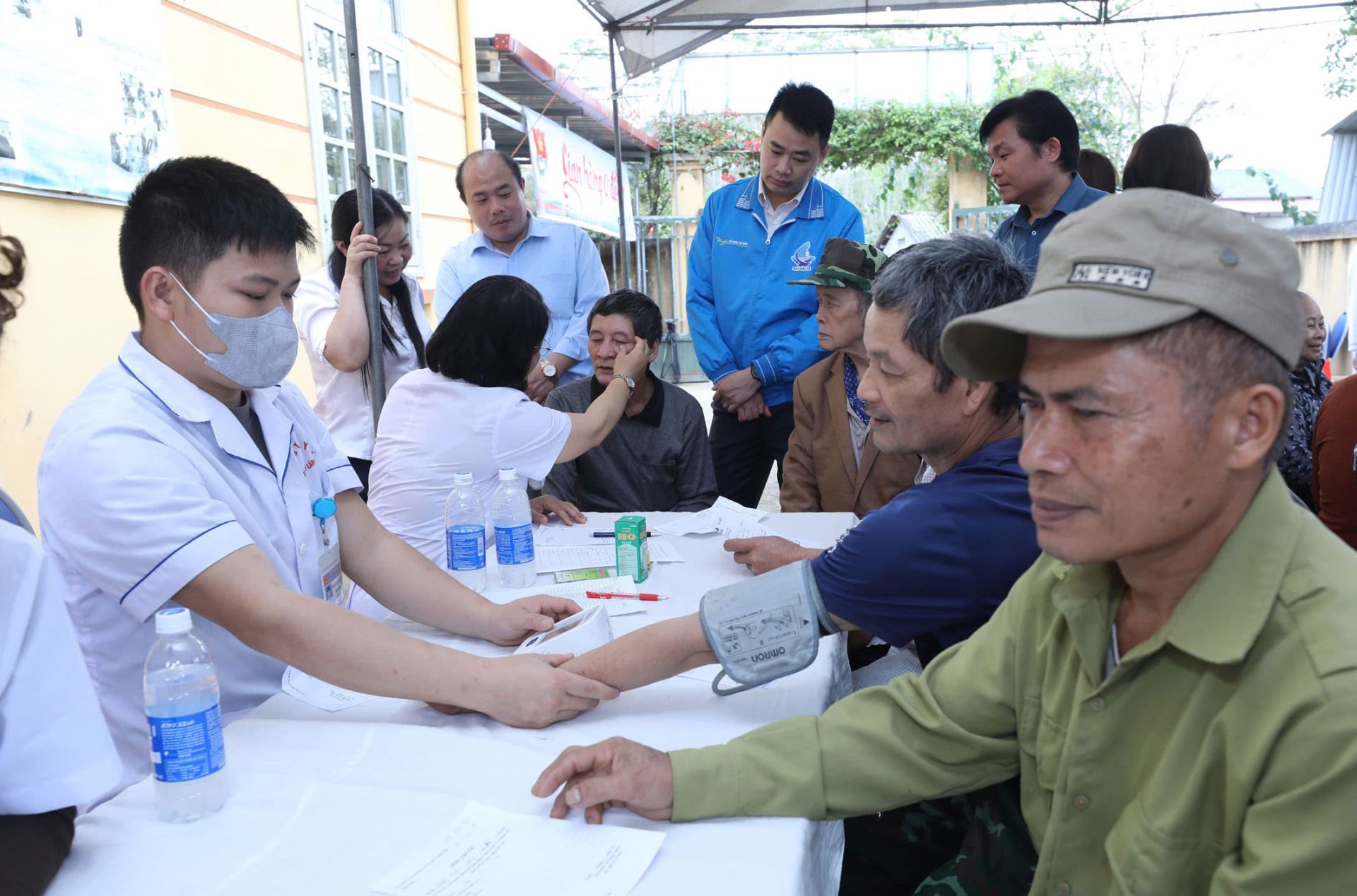 Khám bệnh, cấp phát thuốc miễn phí và tổ chức gian hàng 0 đồng tại Trạm y tế xã Chi Lăng, huyện Tràng Định, tỉnh Lạng Sơn Khám bệnh, cấp phát thuốc miễn phí và tổ chức gian hàng 0 đồng tại Trạm y tế xã Chi Lăng, huyện Tràng Định, tỉnh Lạng Sơn