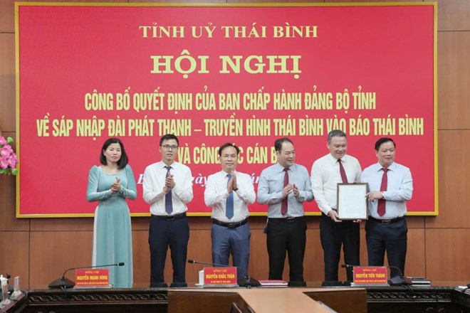 Công bố quyết định hợp nhất 2 cơ quan báo chí tỉnh Thái Bình