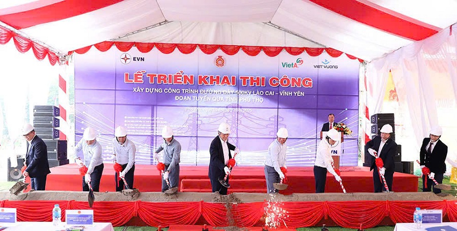 Các đại biểu phát động triển khai thi công