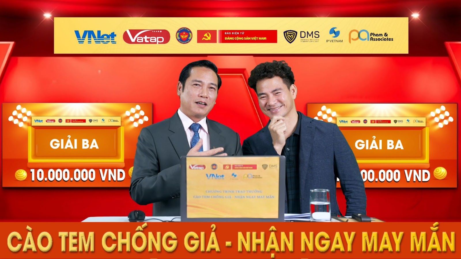 Ông Nguyễn Công Dũng - Ủy viên Hội đồng Biên tập - Xuất bản chuyên trách, Nhà xuất bản Chính trị quốc gia Sự thật tham gia quay thưởng tại Chương trình