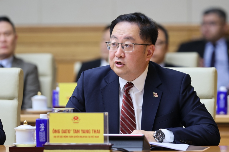 Đại sứ một số nước ASEAN phát biểu tại tọa đàm - Ảnh: VGP/Nhật Bắc