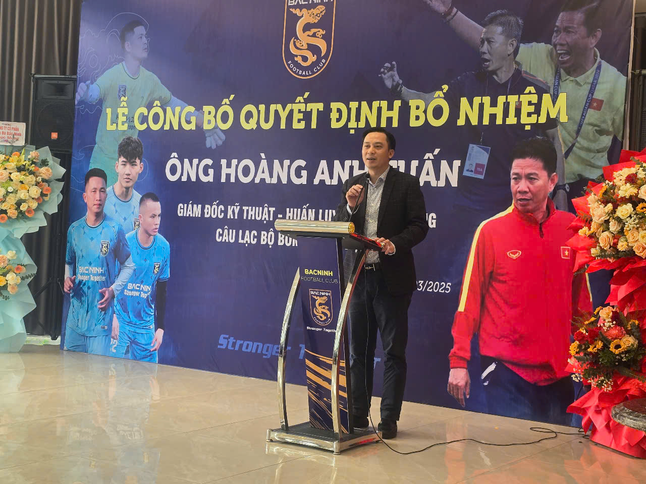 Ông Nguyễn Tuấn Anh Chủ tịch Câu lạc bộ Bóng đá Bắc Ninh phát biểu tại buổi lễ.