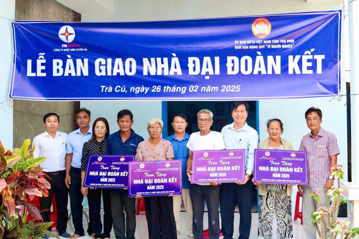 Bàn giao nhà đại đoàn kết tại tỉnh Trà Vinh