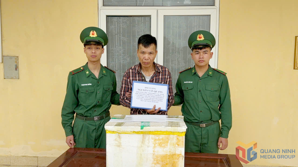 Bắt đối tượng tàng trữ chất nổ trái phép