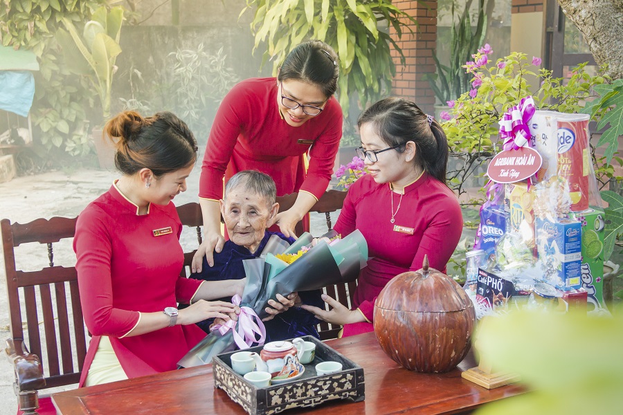 Ph&aacute;t huy truyền thống nh&acirc;n hậu, đảm đang, nữ ĐV-NLĐ Agribank lu&ocirc;n thể hiện sự quan t&acirc;m, sẻ chia tới cộng đồng