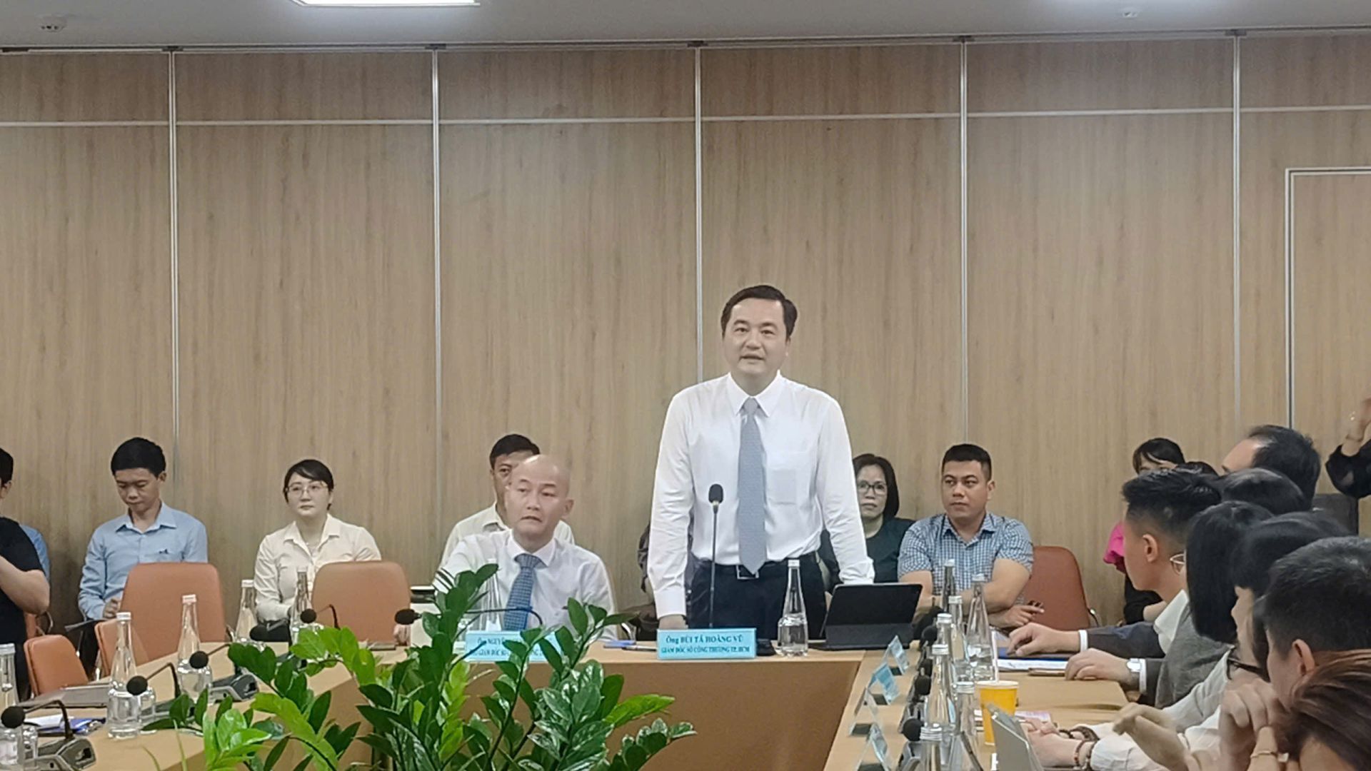 Giám đốc Sở Công Thương TP. Hồ Chí Minh Bùi Tá Hoàng Vũ phát biểu tại buổi họp báo Giám đốc Sở Công Thương TP. Hồ Chí Minh Bùi Tá Hoàng Vũ phát biểu tại buổi họp báo