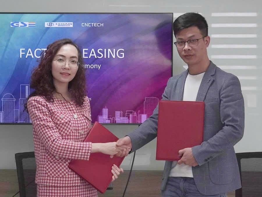 Đại diện CNCTech Industrial trao hợp đồng cho thuê nhà xưởng với đại diện Công ty TNHH I-CHAIN Việt Nam. Đại diện CNCTech Industrial trao hợp đồng cho thuê nhà xưởng với đại diện Công ty TNHH I-CHAIN Việt Nam.