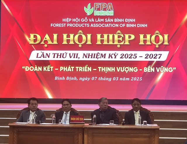 Bàn Chủ toạ Đại hội. Ảnh: Viết Hiền Bàn Chủ toạ Đại hội. Ảnh: Viết Hiền