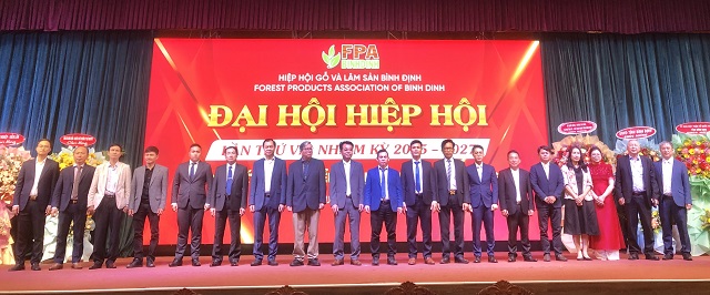 BCH FPA Bình Định khoá VII ra mắt Đại hội. Ảnh: VH BCH FPA Bình Định khoá VII ra mắt Đại hội. Ảnh: VH