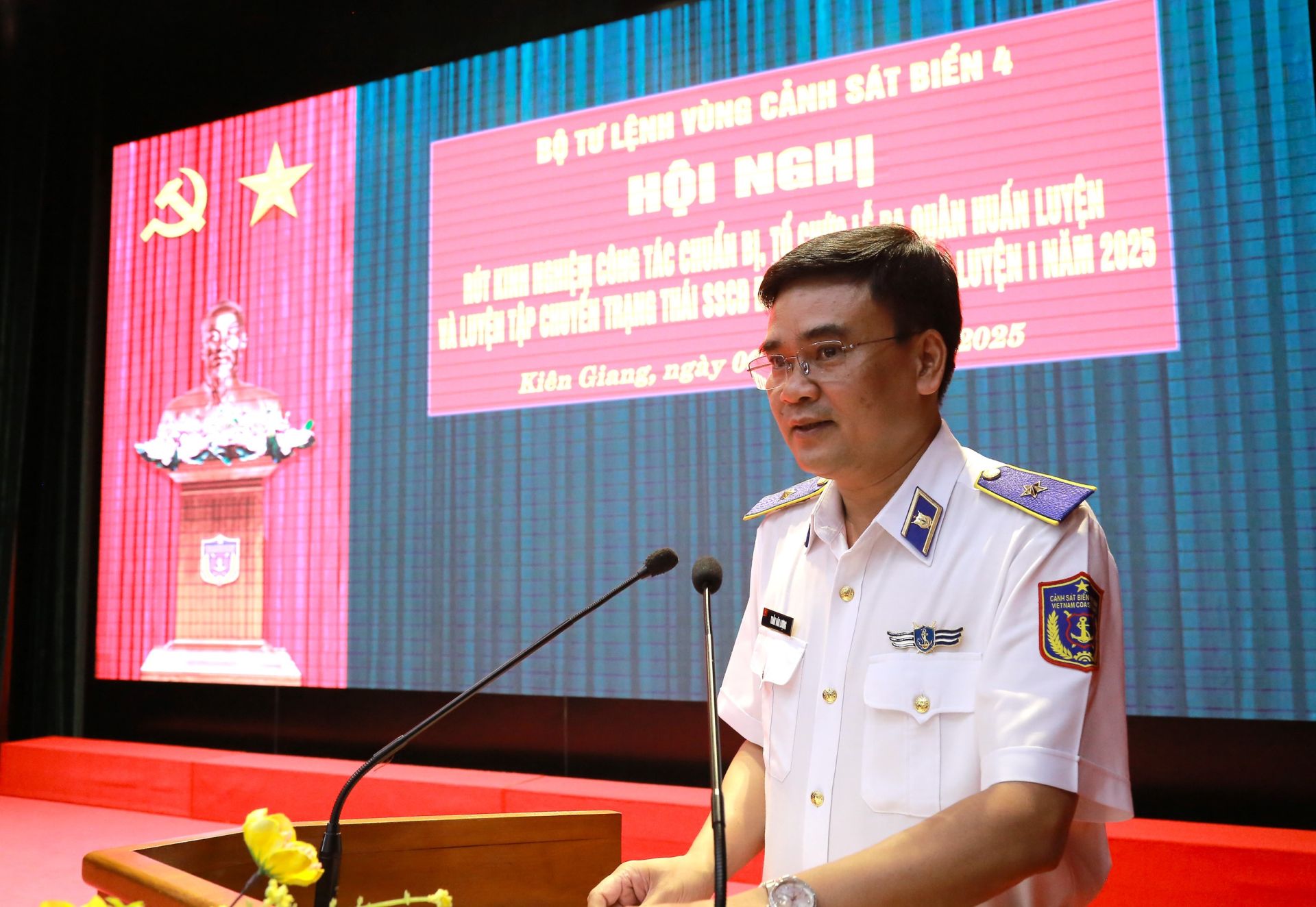 Thiếu tướng Trần Văn Lượng, Tư lệnh Vùng Cảnh sát biển 4 phát biểu chỉ đạo tại Hội nghị