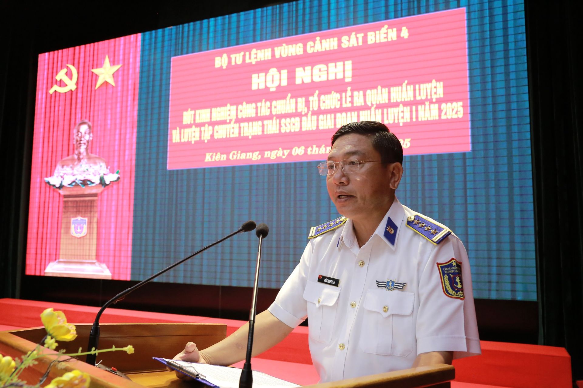 Đại tá Trần Nguyên Lai chủ trì Hội nghị rút kinh nghiệm