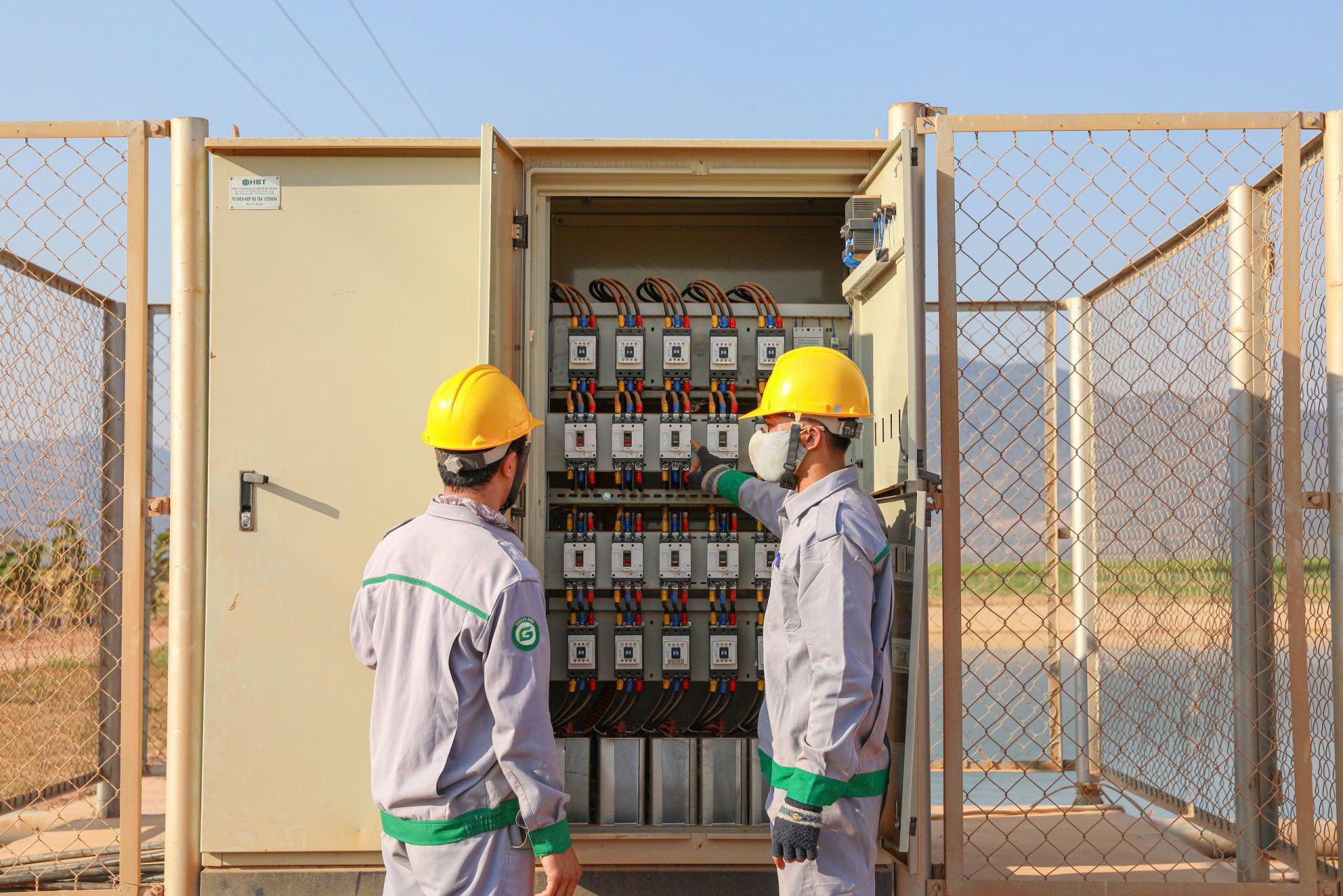 Khu liên hợp Snuol và Điện lực tỉnh Kratie hợp tác cung ứng điện phục vụ sản xuất