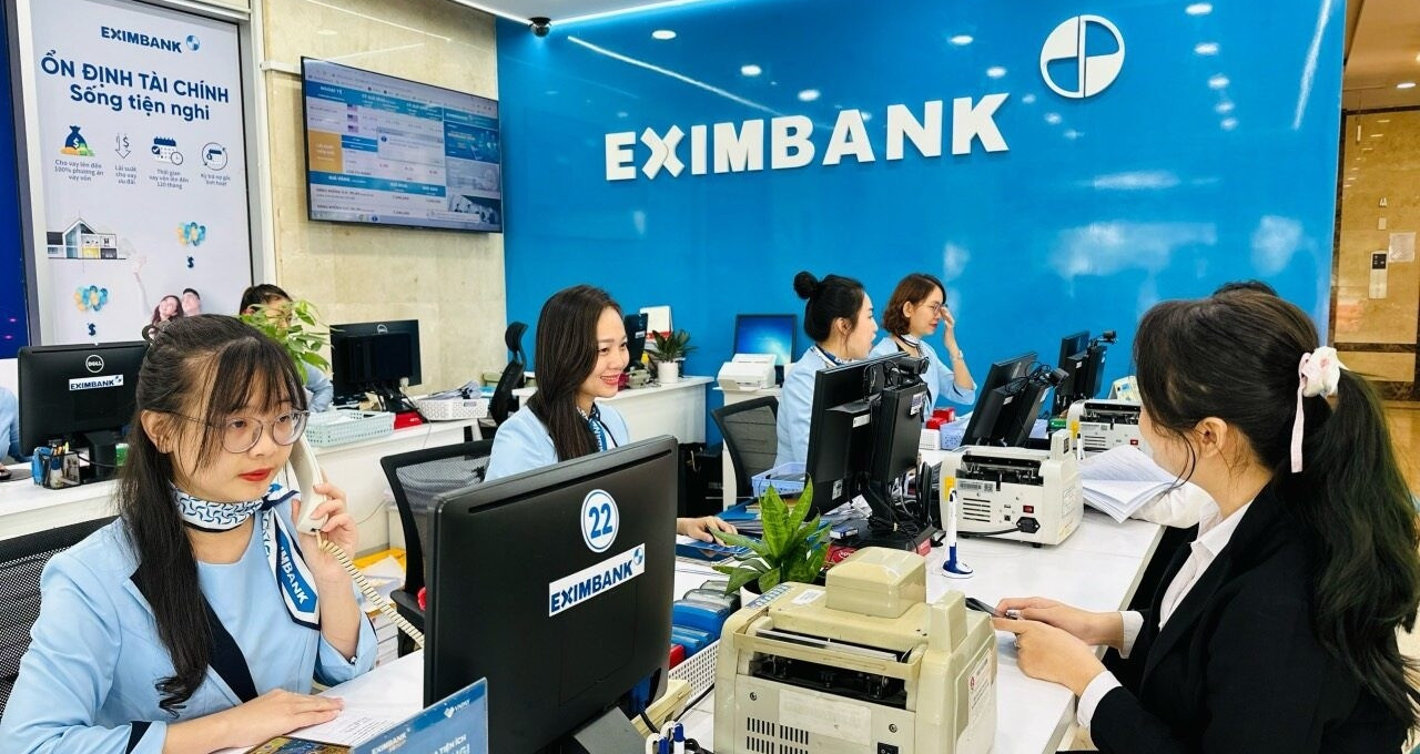 Eximbank vừa tiếp tục giảm lãi suất huy động sau lần điều chỉnh giảm 0,1%/năm lãi suất huy động ở các kỳ hạn tiền gửi từ 6-9 tháng vào ngày 3/3 vừa qua. (Ảnh minh họa) Eximbank vừa tiếp tục giảm lãi suất huy động sau lần điều chỉnh giảm 0,1%/năm lãi suất huy động ở các kỳ hạn tiền gửi từ 6-9 tháng vào ngày 3/3 vừa qua. (Ảnh minh họa)