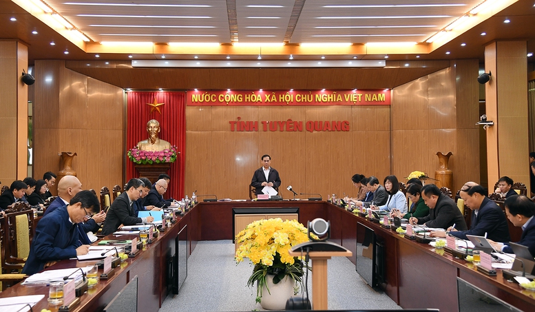 Phó Thủ tướng Bùi Thanh Sơn chủ trì họp với các tỉnh Tuyên Quang, Hà Giang, Cao Bằng và Lạng Sơn về tiến độ triển khai 4 tuyến cao tốc - Ảnh: VGP/Hải Minh Phó Thủ tướng Bùi Thanh Sơn chủ trì họp với các tỉnh Tuyên Quang, Hà Giang, Cao Bằng và Lạng Sơn về tiến độ triển khai 4 tuyến cao tốc - Ảnh: VGP/Hải Minh
