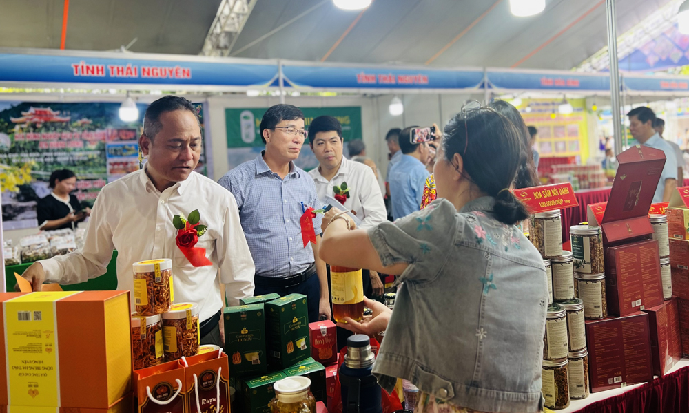 Điểm trưng bày, giới thiệu bán sản phẩm OCOP tại tỉnh Thanh Hóa. Điểm trưng bày, giới thiệu bán sản phẩm OCOP tại tỉnh Thanh Hóa.