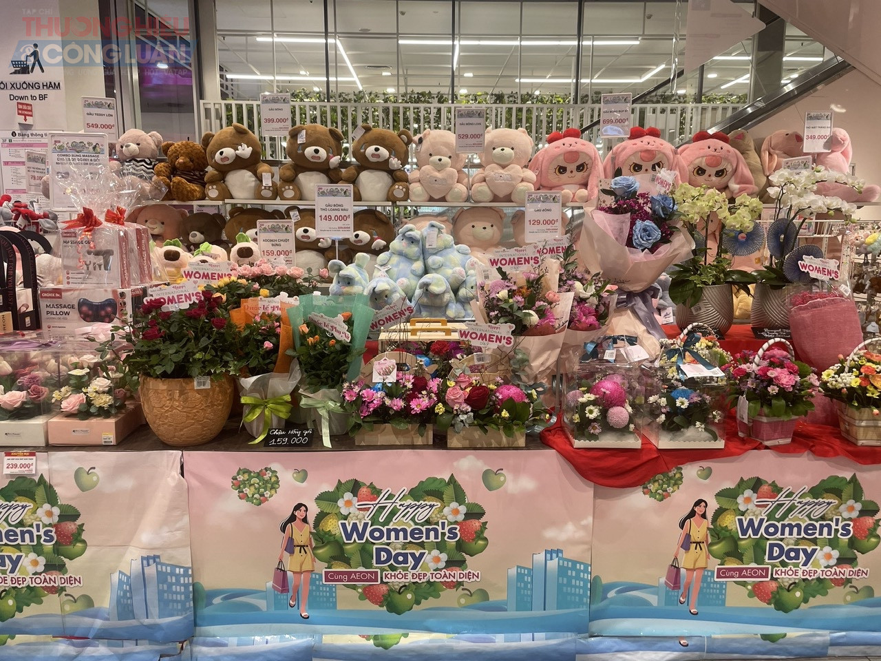 Nhiều món quá siêu dễ thương được bày bán tại siêu thị, trung tâm thương mại