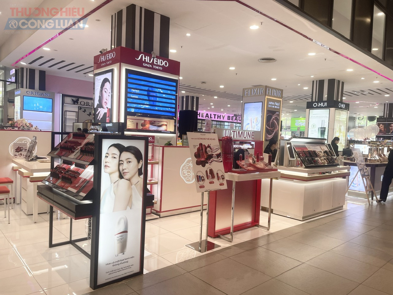 Mỹ phẩm được trưng bày bắt mắt