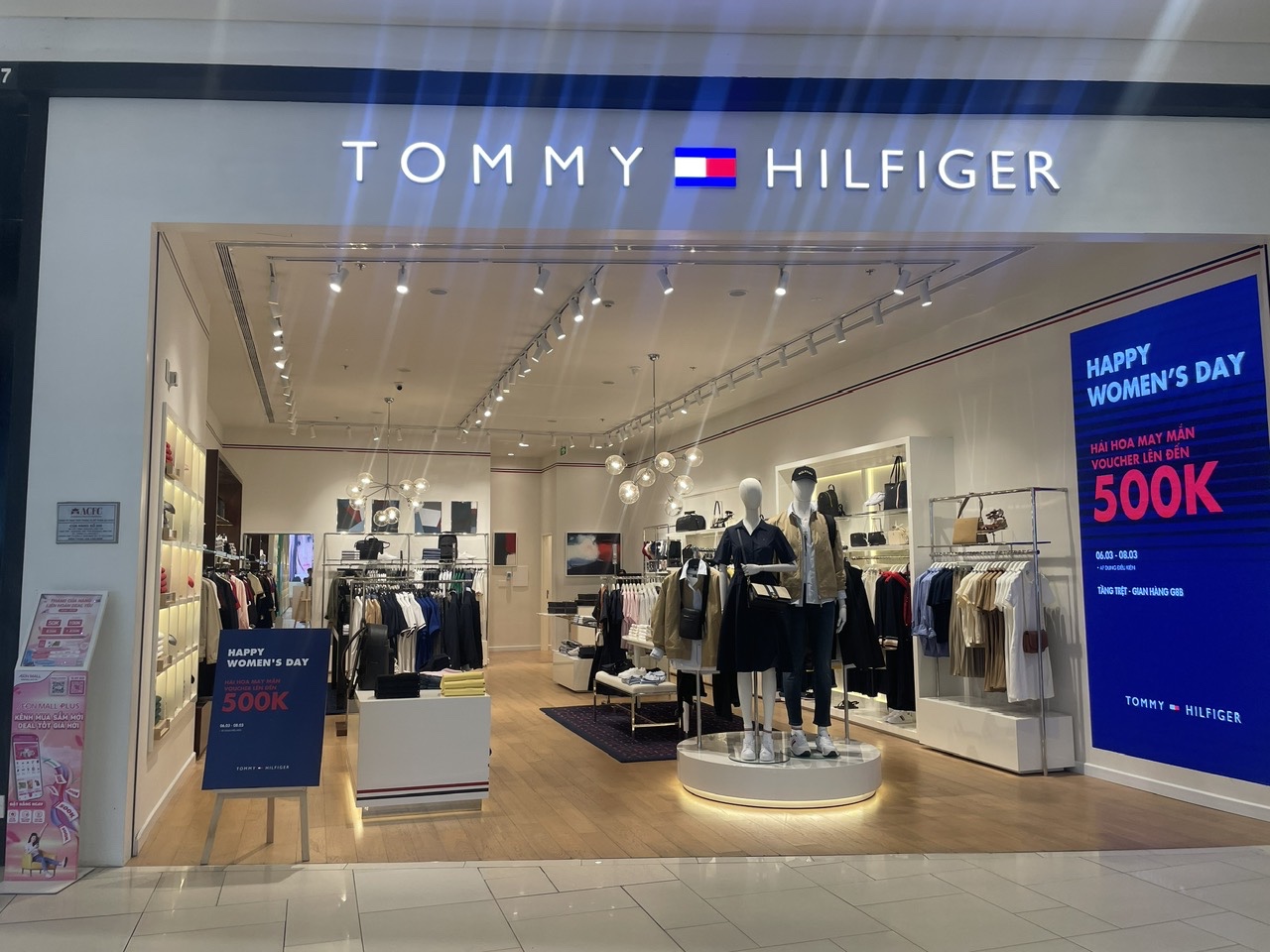 Các thương hiệu thời trang triển khai cnhowng trình khuyễn mãi dịp lễ 8/3