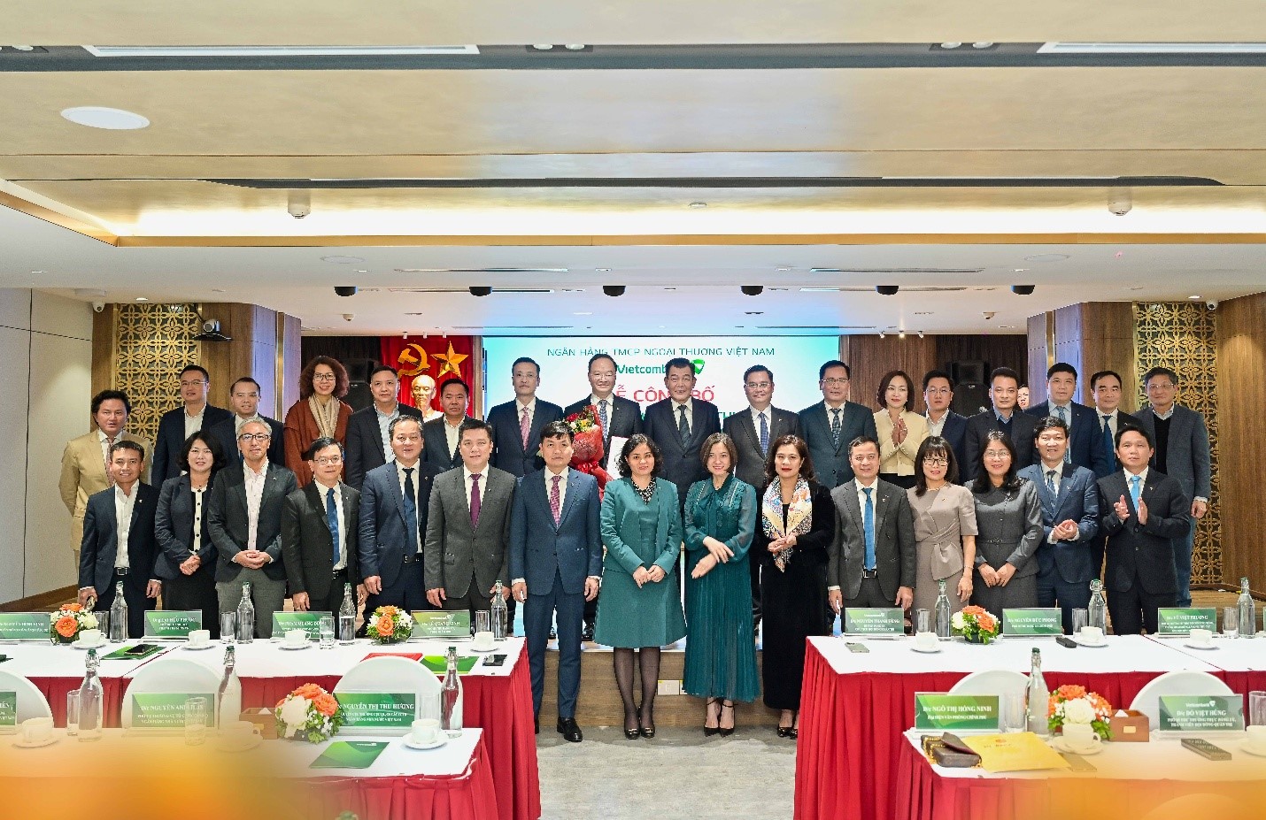 Vietcombank công bố quyết định chuẩn y Phó Bí thư Đảng ủy và bổ nhiệm Tổng Giám đốc