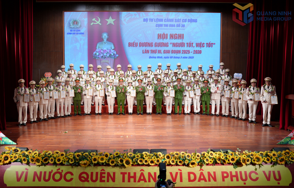 Tôn vinh 80 gương “Người tốt, việc tốt” Cảnh sát cơ động