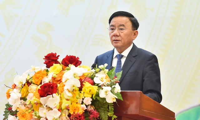 Thay mặt Bộ Chính trị, Thường trực Ban Bí thư Trần Cẩm Tú đã ký Kết luận số 127-KL/TW ngày 28/2/2025 về triển khai nghiên cứu, đề xuất tiếp tục sắp xếp tổ chức bộ máy của hệ thống chính trị.