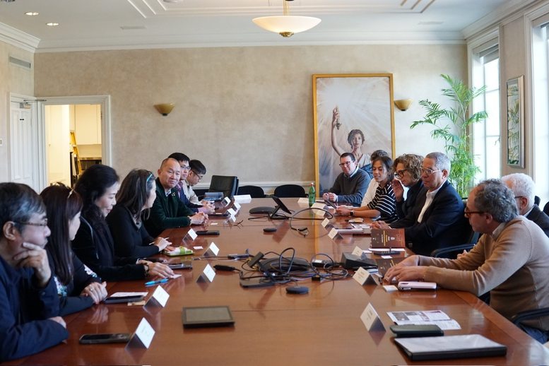 Đoàn công tác làm việc với lãnh đạo cấp cao của Sony Pictures nhằm thảo luận về cơ hội hợp tác sản xuất phim tại Việt Nam. Đoàn công tác làm việc với lãnh đạo cấp cao của Sony Pictures nhằm thảo luận về cơ hội hợp tác sản xuất phim tại Việt Nam.