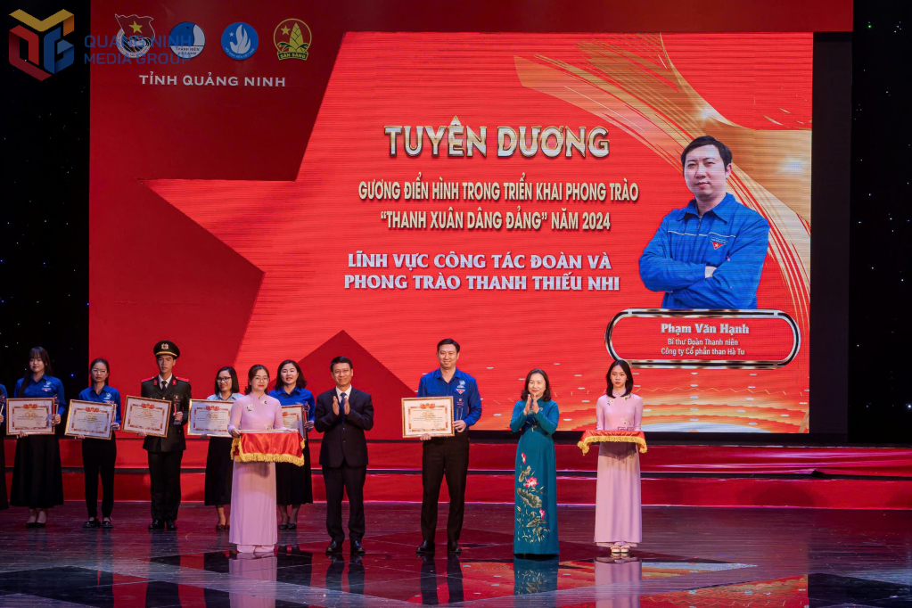 Anh Phạm Văn Hạnh được tuyên dương là 1 trong 20 thanh niên tiêu biểu trong phong trào thi đua “Thanh xuân dâng Đảng” năm 2024. Anh Phạm Văn Hạnh được tuyên dương là 1 trong 20 thanh niên tiêu biểu trong phong trào thi đua “Thanh xuân dâng Đảng” năm 2024.
