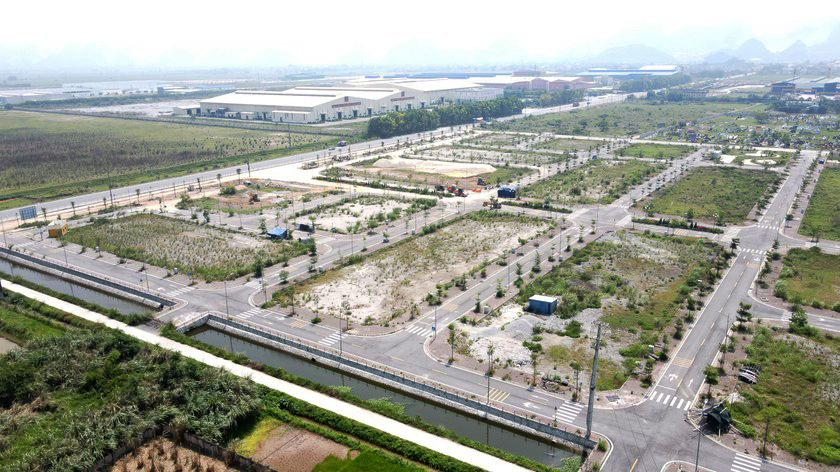 Nam Định quyết liệt tháo gỡ, giải quyết những khó khăn, vướng mắc liên quan đến hoàn thiện các thủ tục đầu tư, xây dựng hạ tầng các khu đô thị. Nam Định quyết liệt tháo gỡ, giải quyết những khó khăn, vướng mắc liên quan đến hoàn thiện các thủ tục đầu tư, xây dựng hạ tầng các khu đô thị.