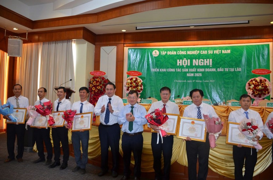 Các đơn vị nhận bằng khen Ủy ban Quản lý vốn Nhà nước tại doanh nghiệp