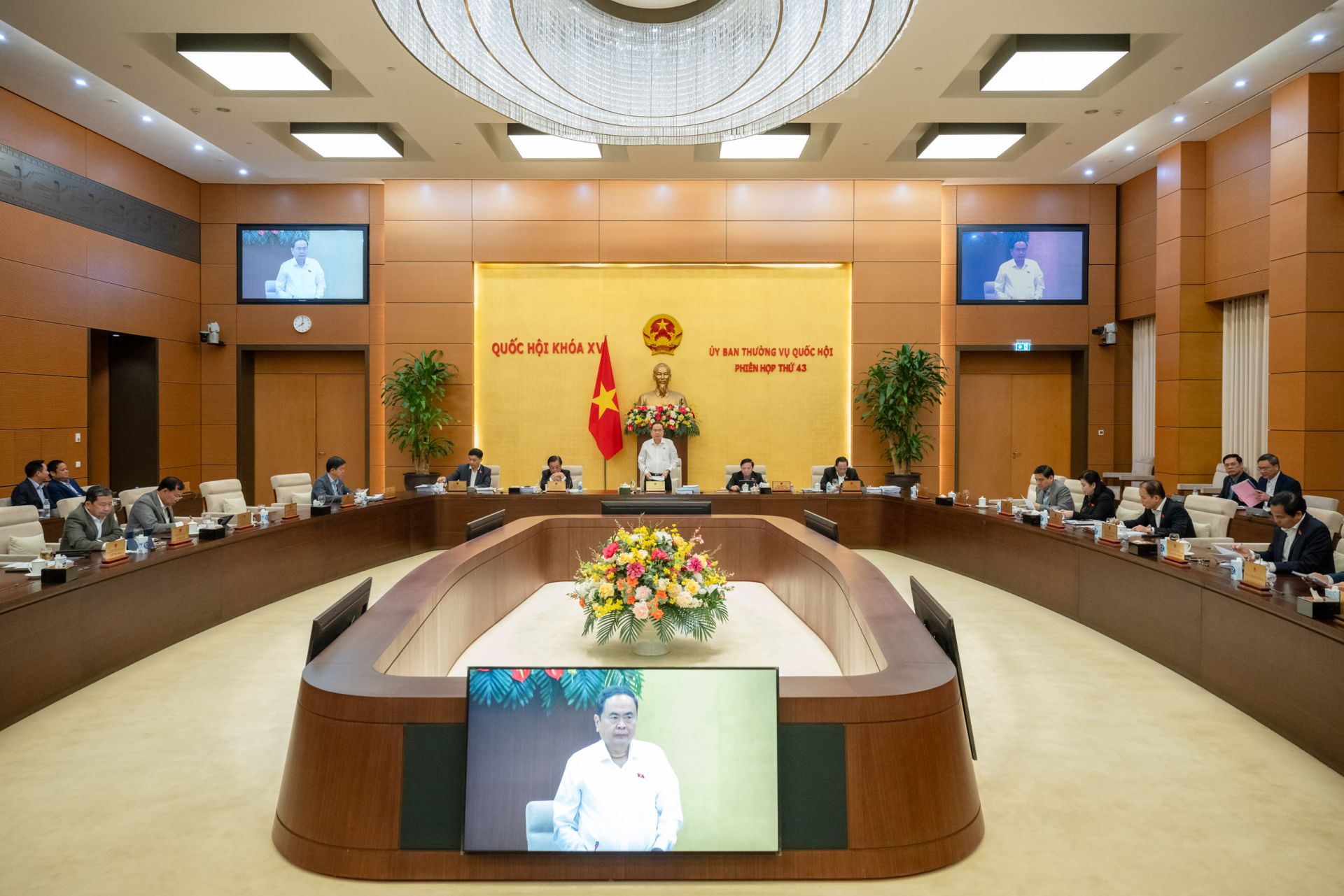 Chủ tịch Quốc hội Trần Thanh Mẫn chủ trì Phiên họp thứ 43 của Ủy ban Thường vụ Quốc hội