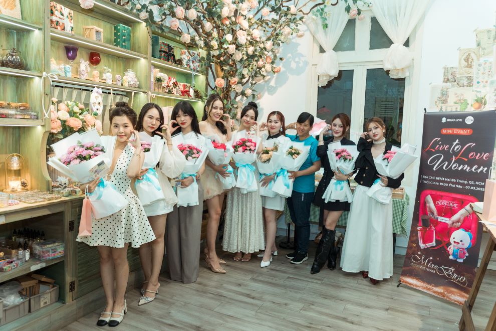 Bigo Live Việt Nam vừa tổ chức riêng một workshop làm nước hoa dành cho các học viên nữ