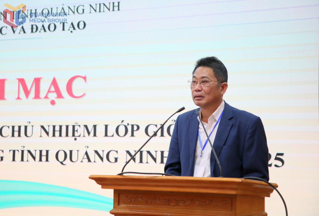 Ông Trịnh Đình Hải, Phó Giám đốc Sở GD&ĐT tỉnh, Phó Trưởng Ban Tổ chức Hội thi Giáo viên chủ nhiệm lớp giỏi cấp THPT tỉnh Quảng Ninh năm 2025 phát biểu khai mạc Hội thi.