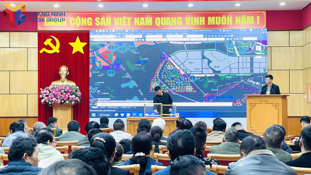 Các cá nhân, tổ chức tại TP Cẩm Phả thực hiện bốc thăm vị trí nuôi hàu, nuôi cá trên vùng biển thành phố. Các cá nhân, tổ chức tại TP Cẩm Phả thực hiện bốc thăm vị trí nuôi hàu, nuôi cá trên vùng biển thành phố.