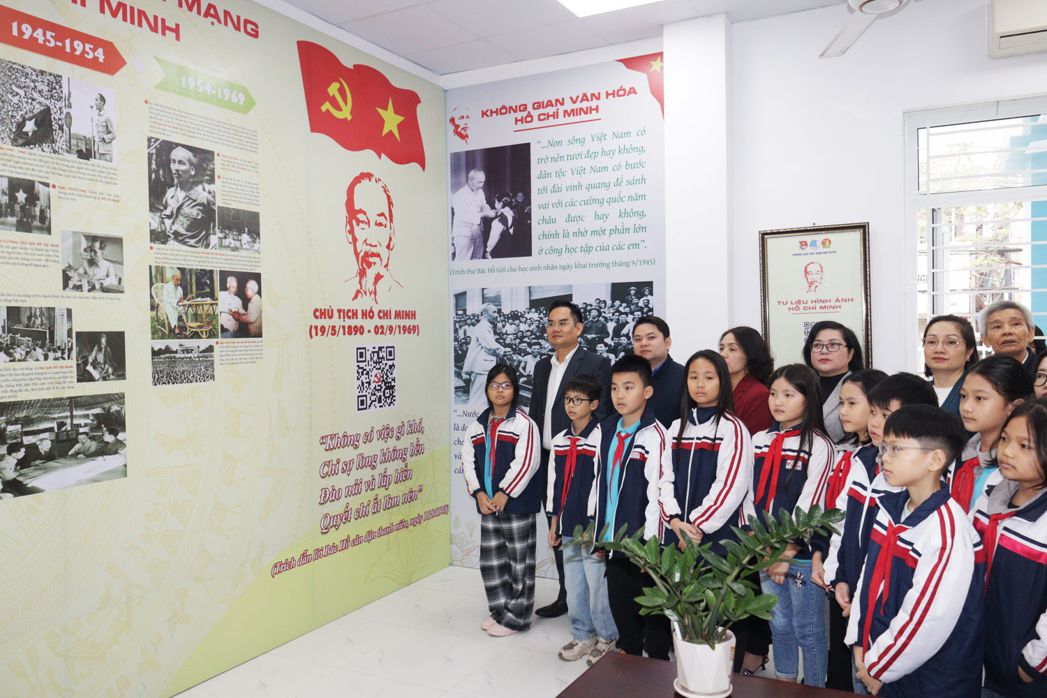 Khánh thành mô hình “Không gian văn hoá Hồ Chí Minh”. Khánh thành mô hình “Không gian văn hoá Hồ Chí Minh”.