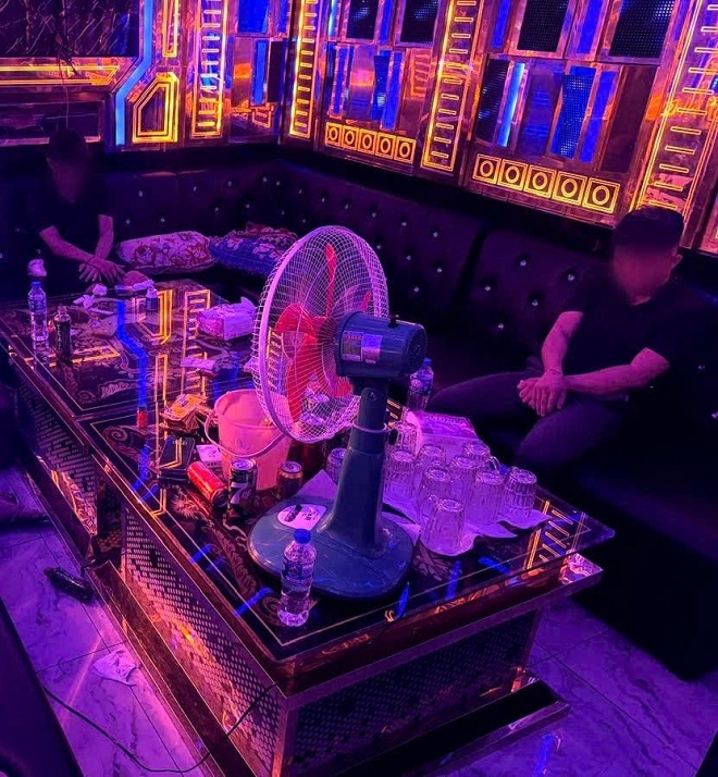 Hiện trường quán karaoke nơi lực lượng chức năng kiểm tra