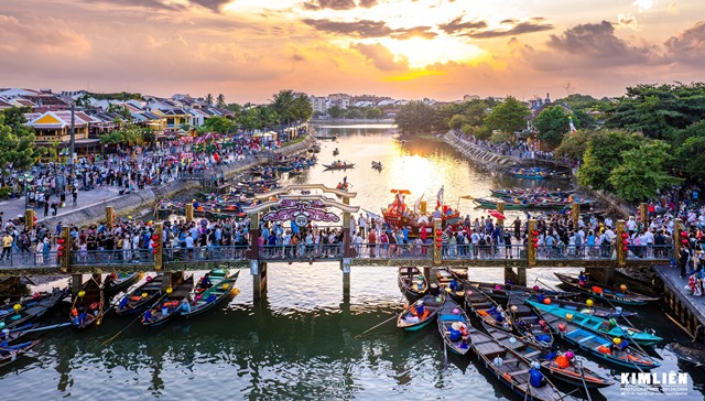 Dừng lưu thông phương tiện trên cầu gỗ nối đường Bạch Đằng và đường Công Nữ Ngọc Hoa