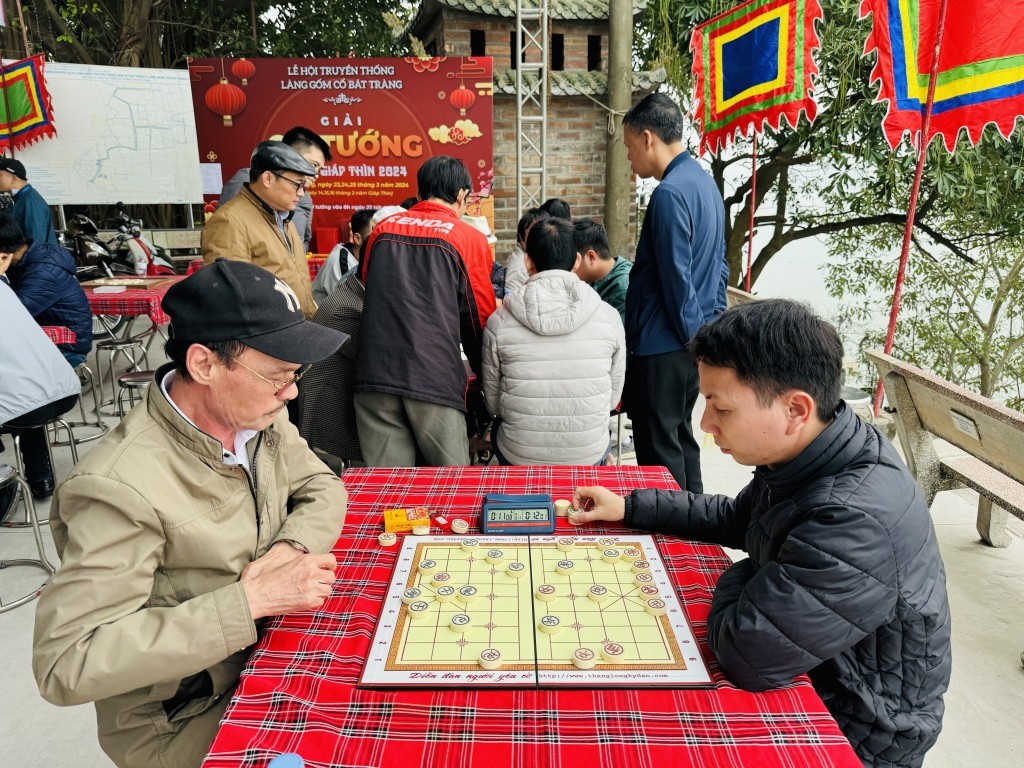 Hình ảnh các môn thi cờ tướng và một số trò chơi giải trí tại lễ hội đình làng Giang Cao (Bát Tràng) hàng năm