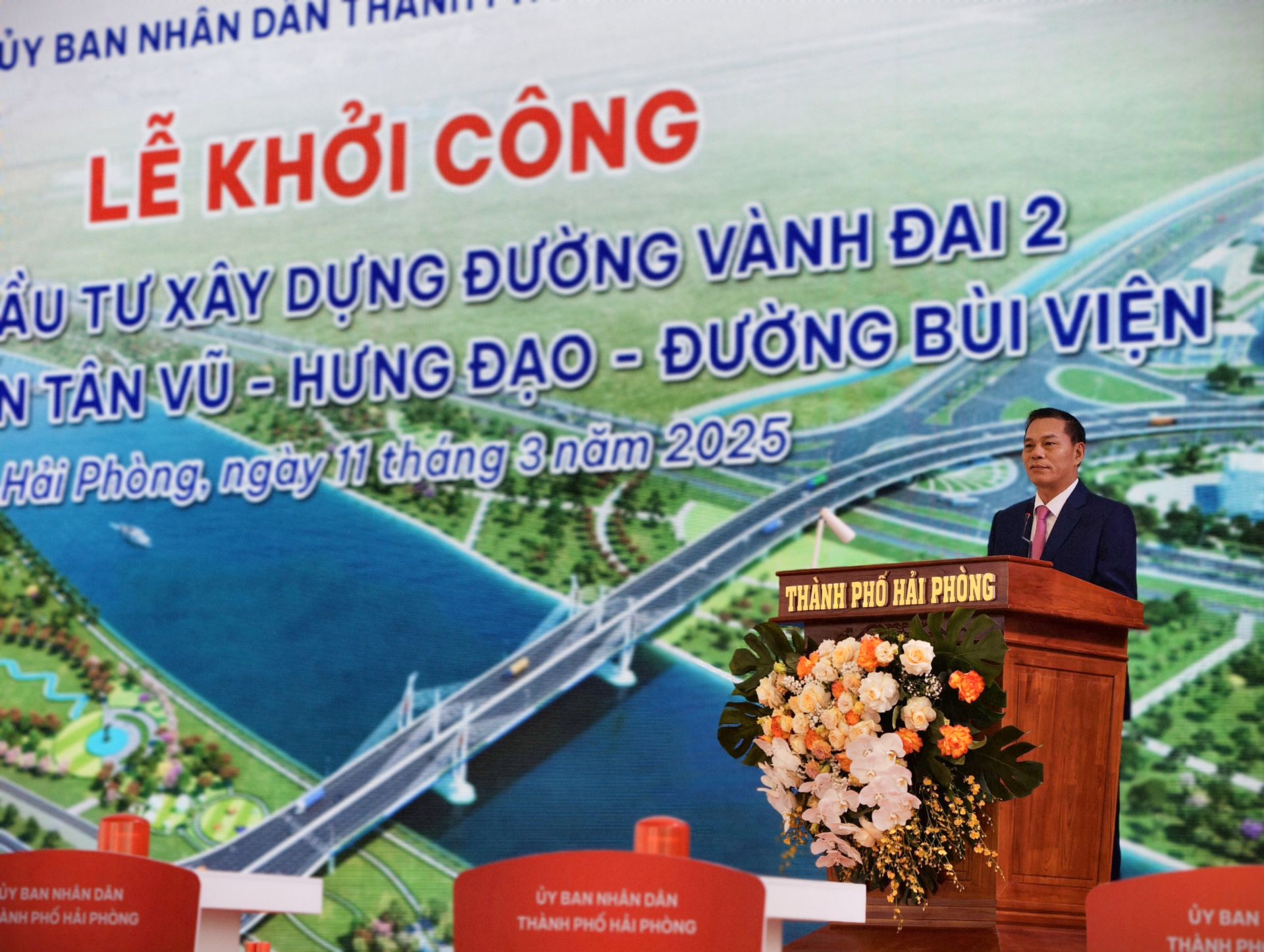 Chủ tịch UBND thành phố Nguyễn Văn Tùng phát biểu tại Lễ khởi công. Chủ tịch UBND thành phố Nguyễn Văn Tùng phát biểu tại Lễ khởi công.