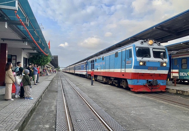 Ga Diêu Trì sẽ là một trong những “điểm dừng chân” đón du khách tham quan các danh lam, thắng cảnh và “địa chỉ du lịch” của Bình Định. Trong ảnh: Một góc sân ga Diêu Trì. Ảnh: Trung Thành.