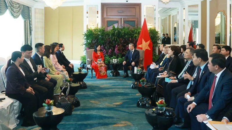 Tổng B&iacute; thư T&ocirc; L&acirc;m tiếp b&agrave; Trần Thị L&acirc;m, Cố vấn Shangri-La Healthcare Investment, Đồng s&aacute;ng lập C&ocirc;ng ty TNHH Y tế Hoa L&acirc;m Shangri-La. (Ảnh: TTXVN)