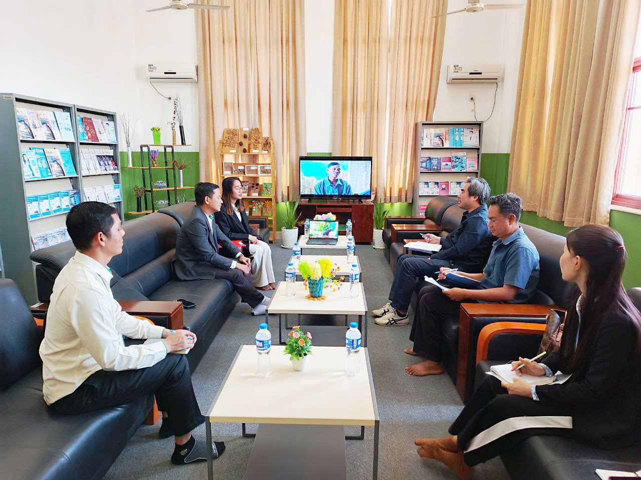 KLH Snuol làm việc tại Trường Đại học Kratie KLH Snuol làm việc tại Trường Đại học Kratie