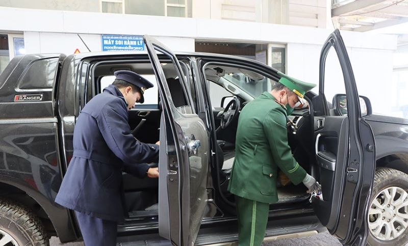 Hải quan và Bộ đội biên phòng Hà Tĩnh tăng cường kiểm soát phương tiện xuất nhập cảnh qua Cửa khẩu quốc tế Cầu Treo dịp Tết Nguyên đán Ất Tỵ 2025.