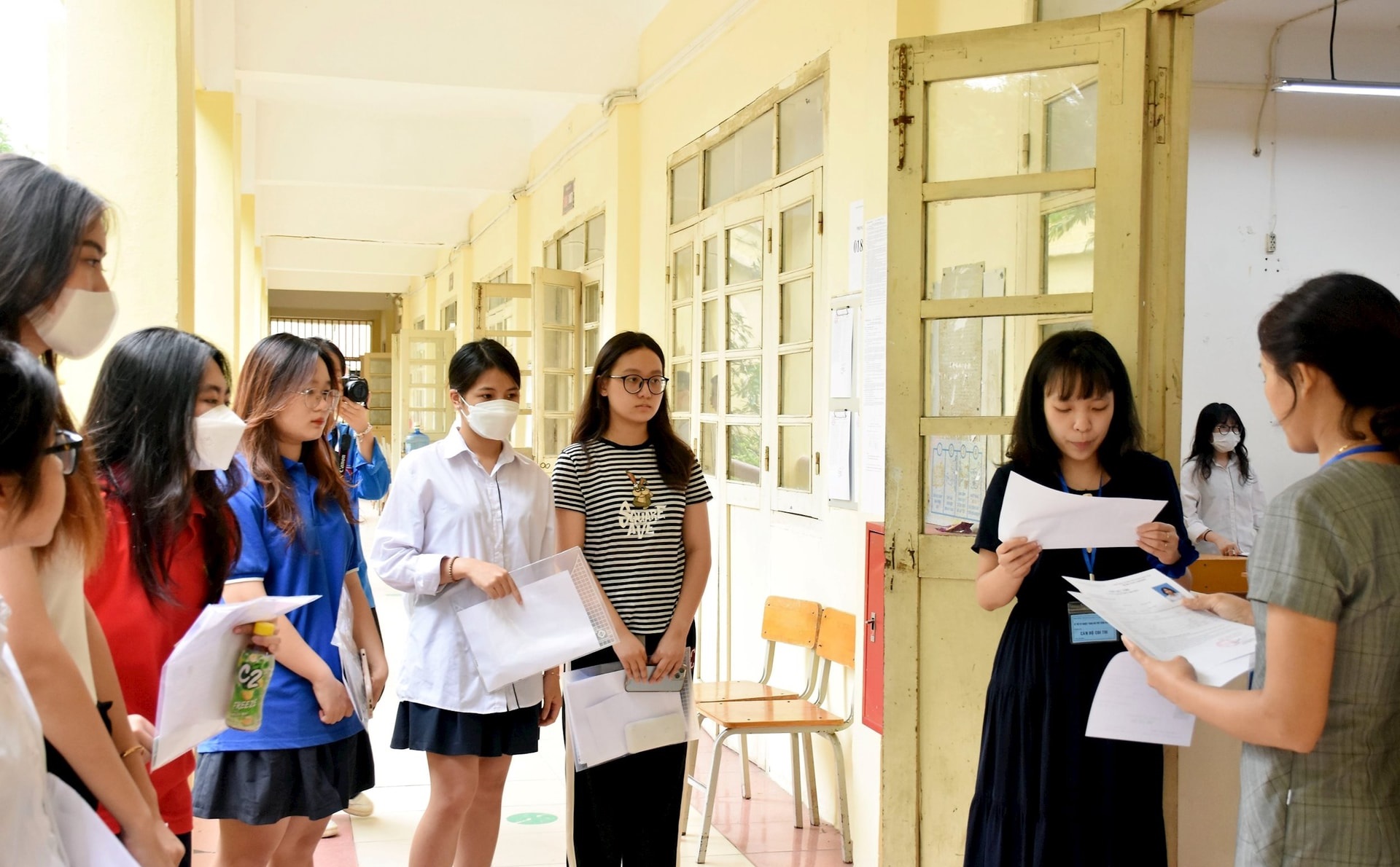 Một điểm mới so với năm trước là năm nay thí sinh không được mang Atlat địa lý Việt Nam vào phòng thi. Một điểm mới so với năm trước là năm nay thí sinh không được mang Atlat địa lý Việt Nam vào phòng thi.