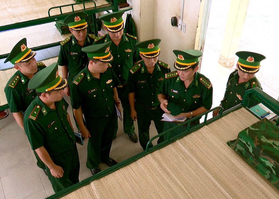 Kiểm tra số ghi chép học tập của chiến sĩ mới năm 2025