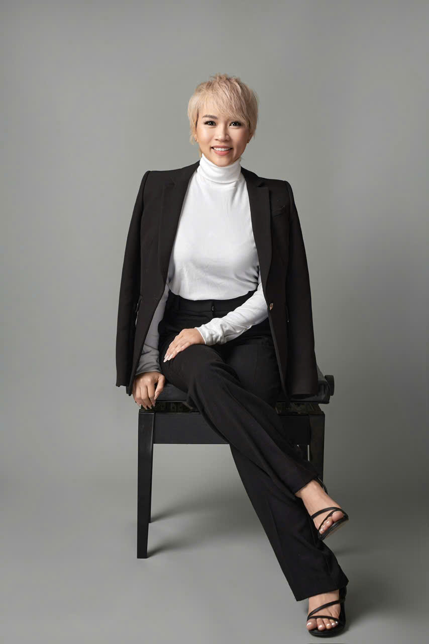 Bà Jennifer Dang - người dẫn dắt chương trình Elite