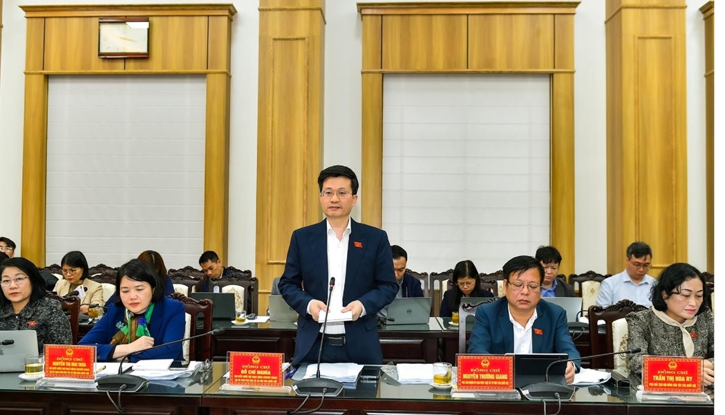 Uỷ viên Thường trực Ủy ban Văn hóa, Giáo dục của Quốc hội Đỗ Chí Nghĩa phát biểu ý kiến tại buổi làm việc