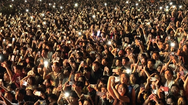 H&igrave;nh ảnh tr&igrave;nh diễn nghệ thuật của 500 drone thắp s&aacute;ng bầu trời Quảng trường 10/3