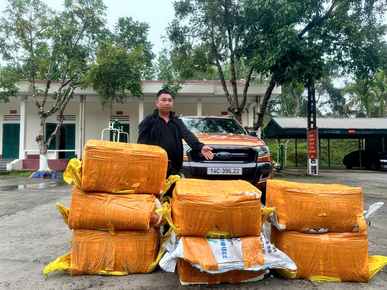 Tăng cường đấu tranh chống buôn lậu, vận chuyển hàng hóa trái phép qua biên giới