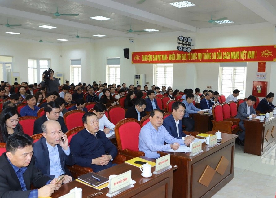 Các đại biểu tham dự buổi làm việc