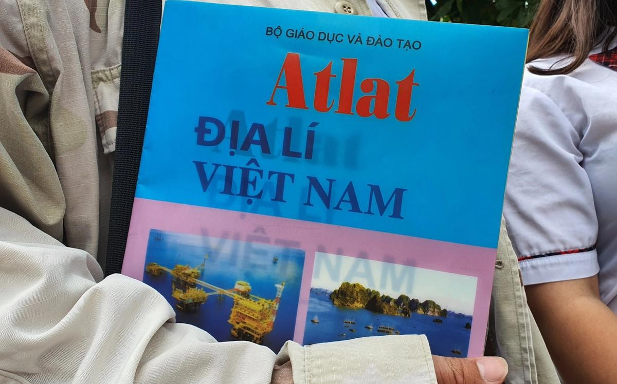 Atlat địa lý không còn trong danh mục các vật dụng được phép mang vào phòng thi như ở kỳ thi tốt nghiệp THPT các năm trước.